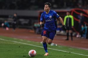 记者：杨泽翔下轮4黄停赛，右后卫位置很可能需要王世龙挑大梁